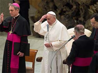 Papa recebeu o homem transexual no Vaticano no último sábado, 24 (foto: ANSA)