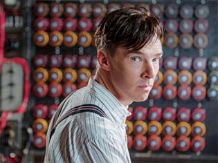 No filme 'O Jogo da Imitação', o ator Benedict Cumberbatch interpreta Alan Turing