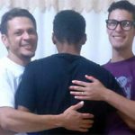 http://g1.globo.com/to/tocantins/noticia/2016/12/casal-gay-adota-adolescente-que-esperava-ha-seis-anos-por-um-lar.html